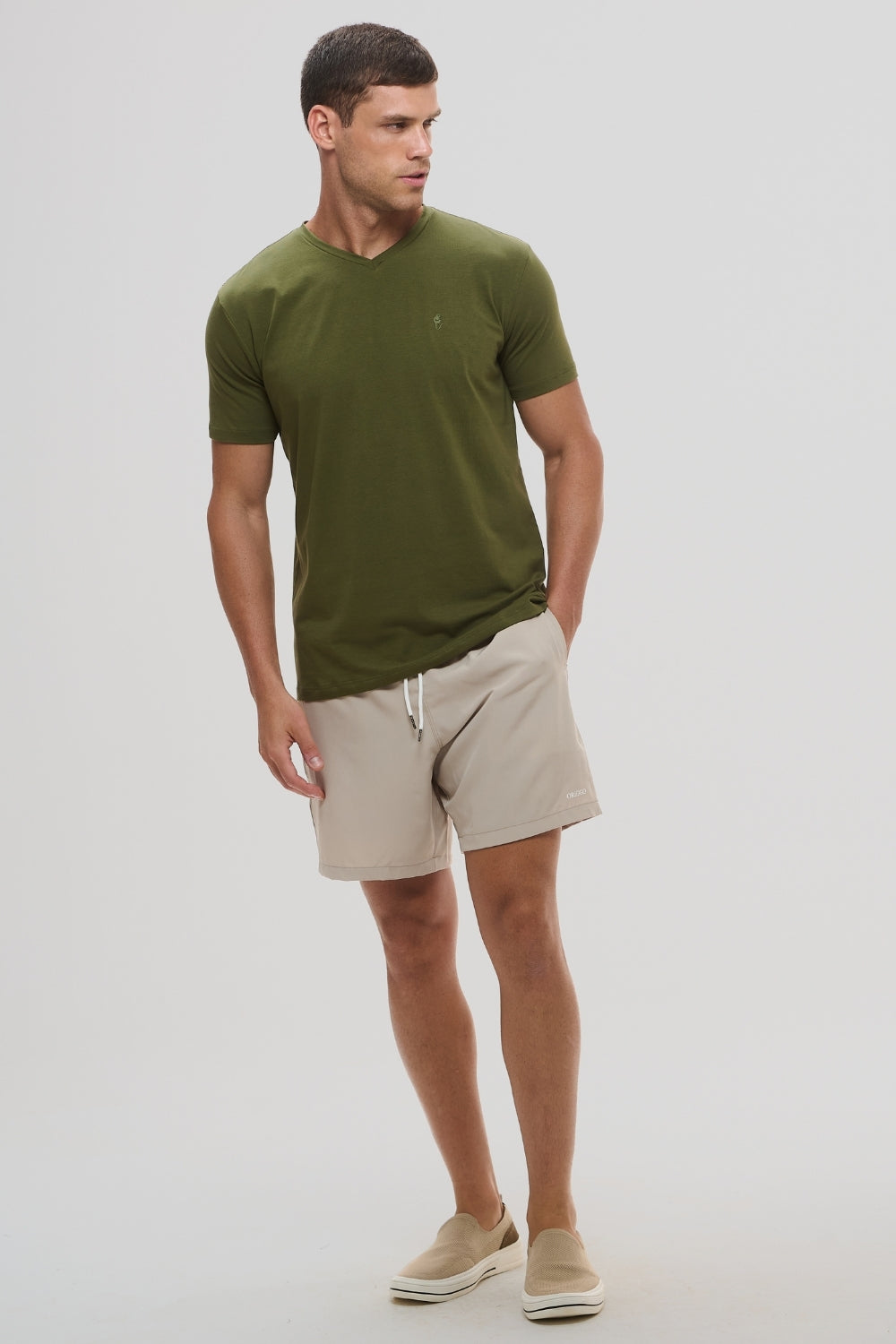 Camiseta Origem Gola V · Verde Cerrado – Algodão Egípcio