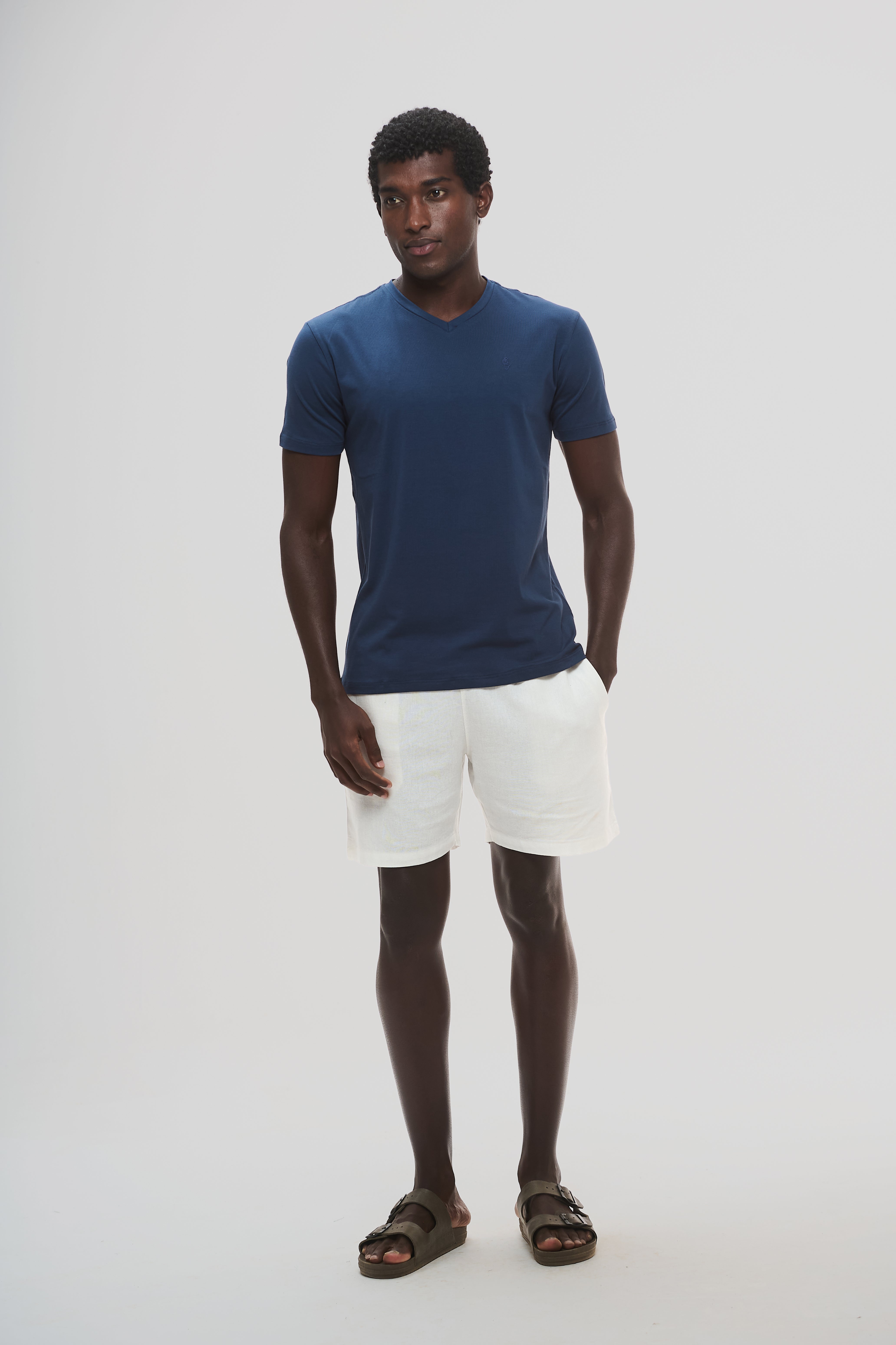 Camiseta Origem Gola V · Azul Horizonte – Algodão Egípcio