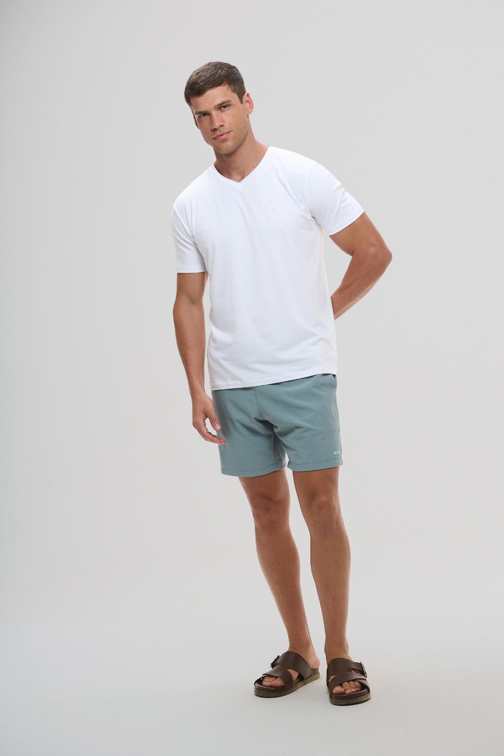 Camiseta Origem Gola V · Branco Essência – Algodão Egípcio
