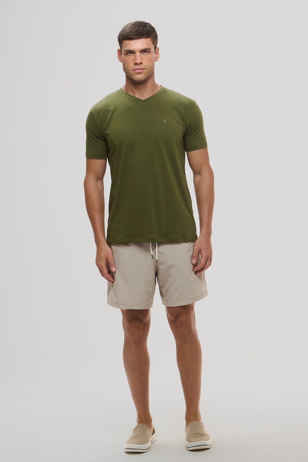 Camiseta Origem Gola V · Verde Cerrado – Algodão Egípcio