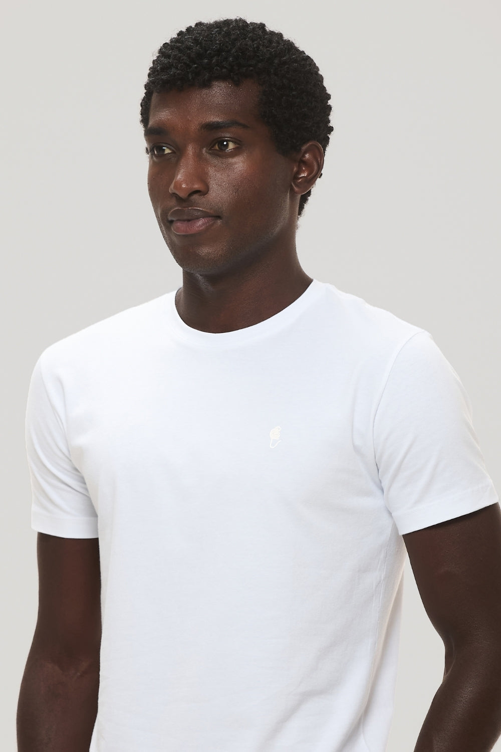 Camiseta Origem · Branco Essência – Algodão Egípcio