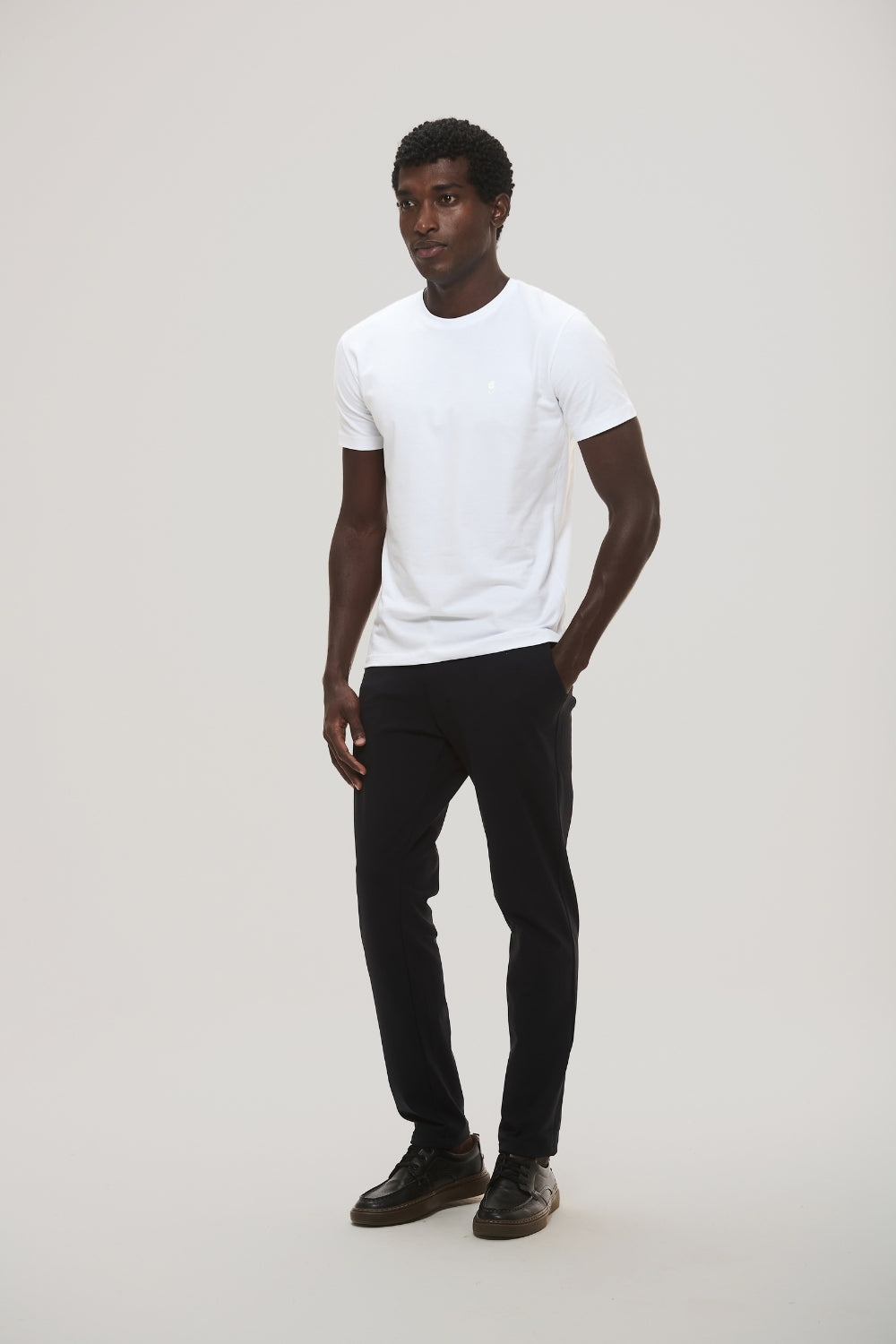 Camiseta Origem · Branco Essência – Algodão Egípcio