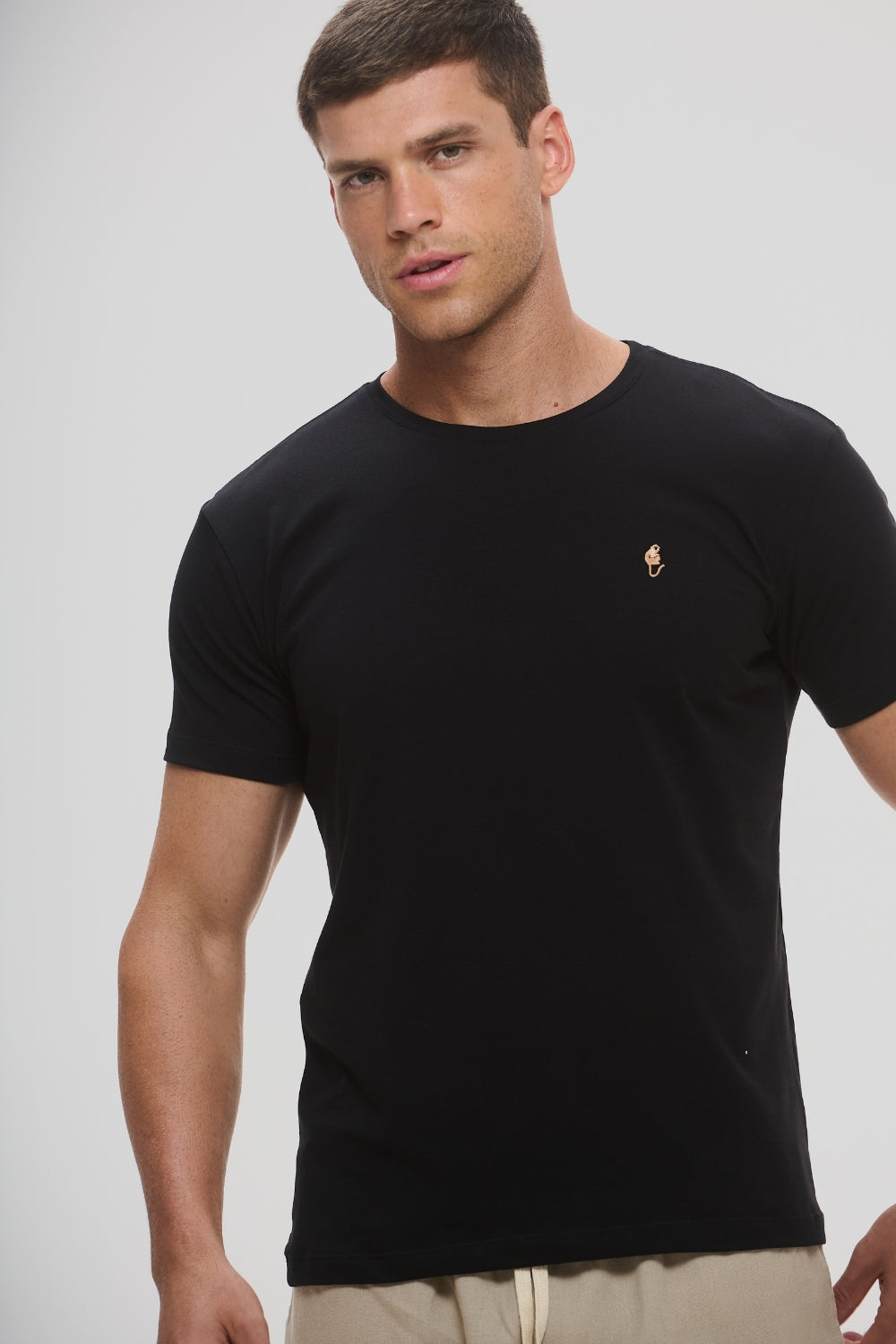 Camiseta Preta com Mico Dourado - Egípcio Pro