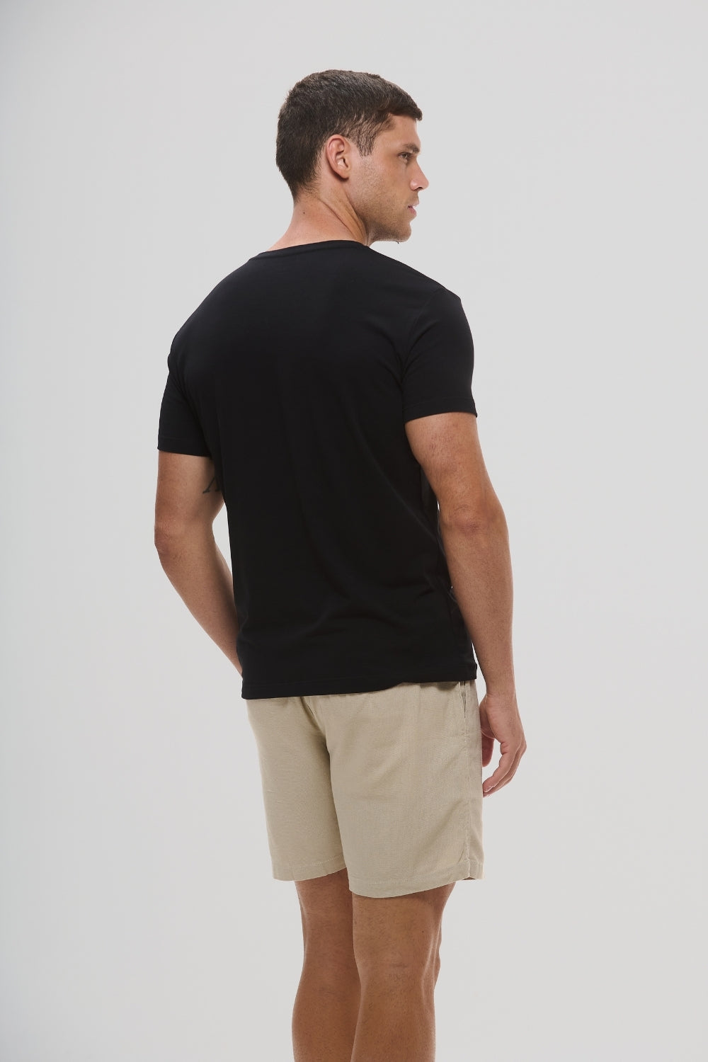 Camiseta Preta com Mico Dourado - Egípcio Pro