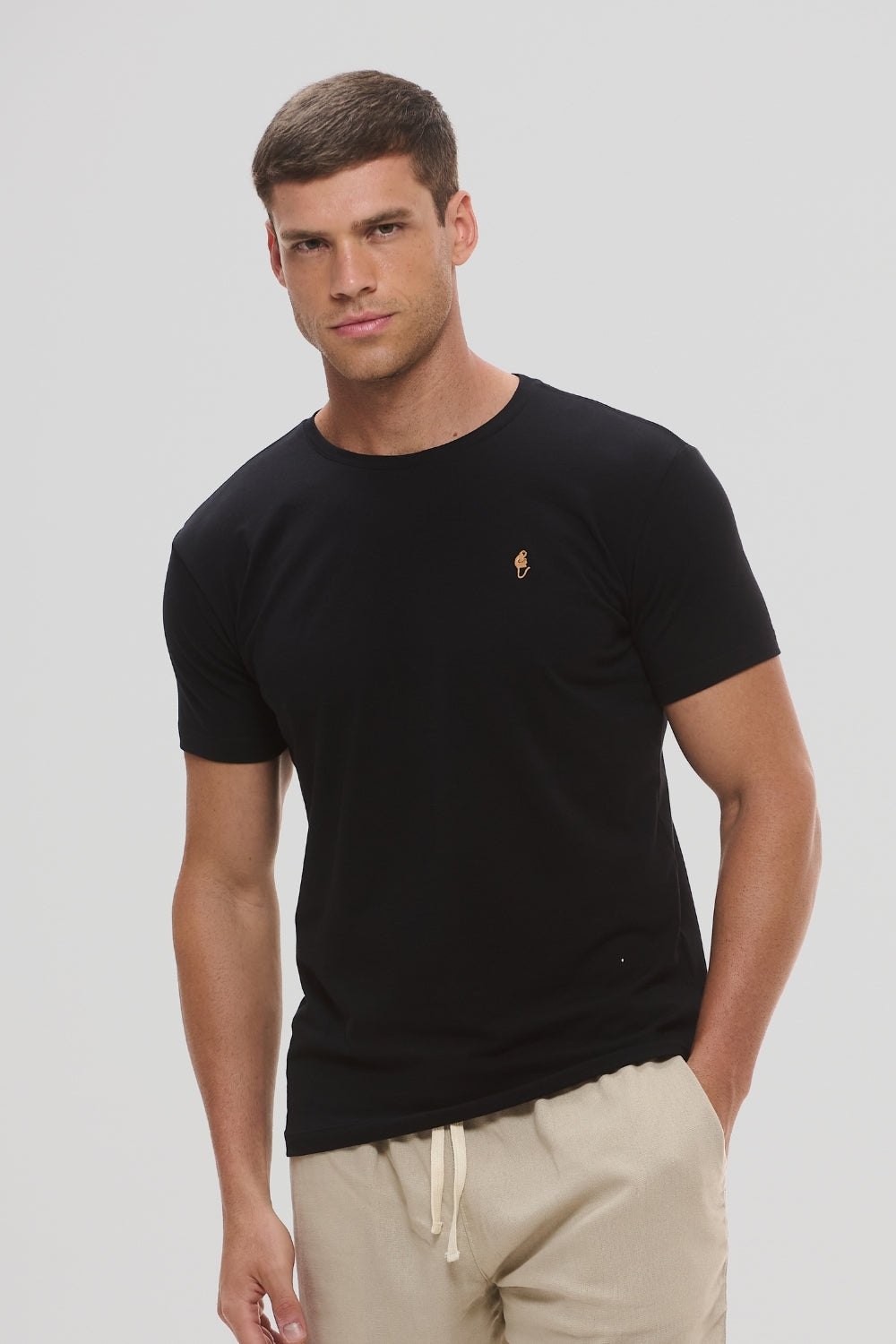 Camiseta Preta com Mico Dourado - Egípcio Pro