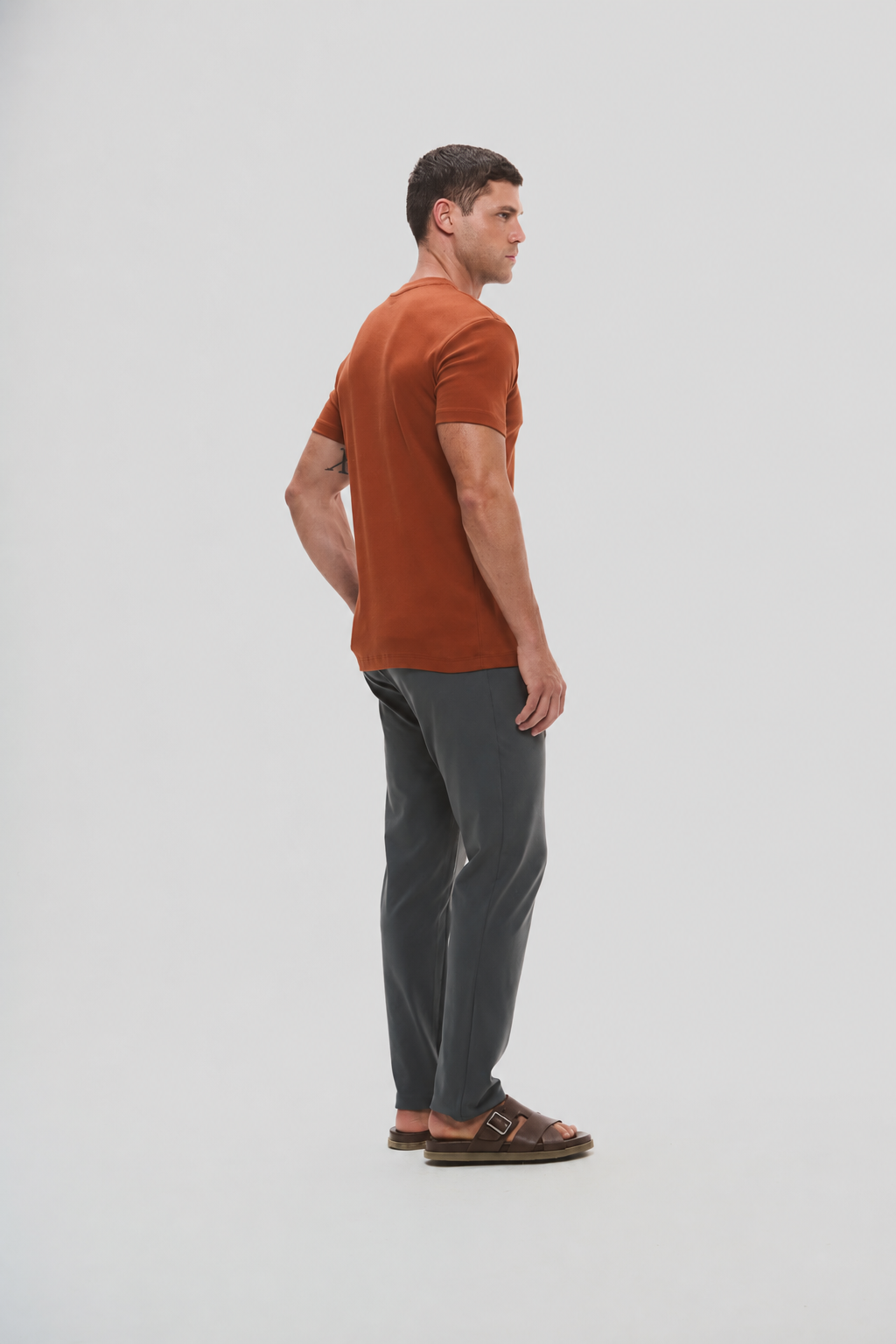 Camiseta Raiz Gola Média · Jatobá – Algodão Egípcio