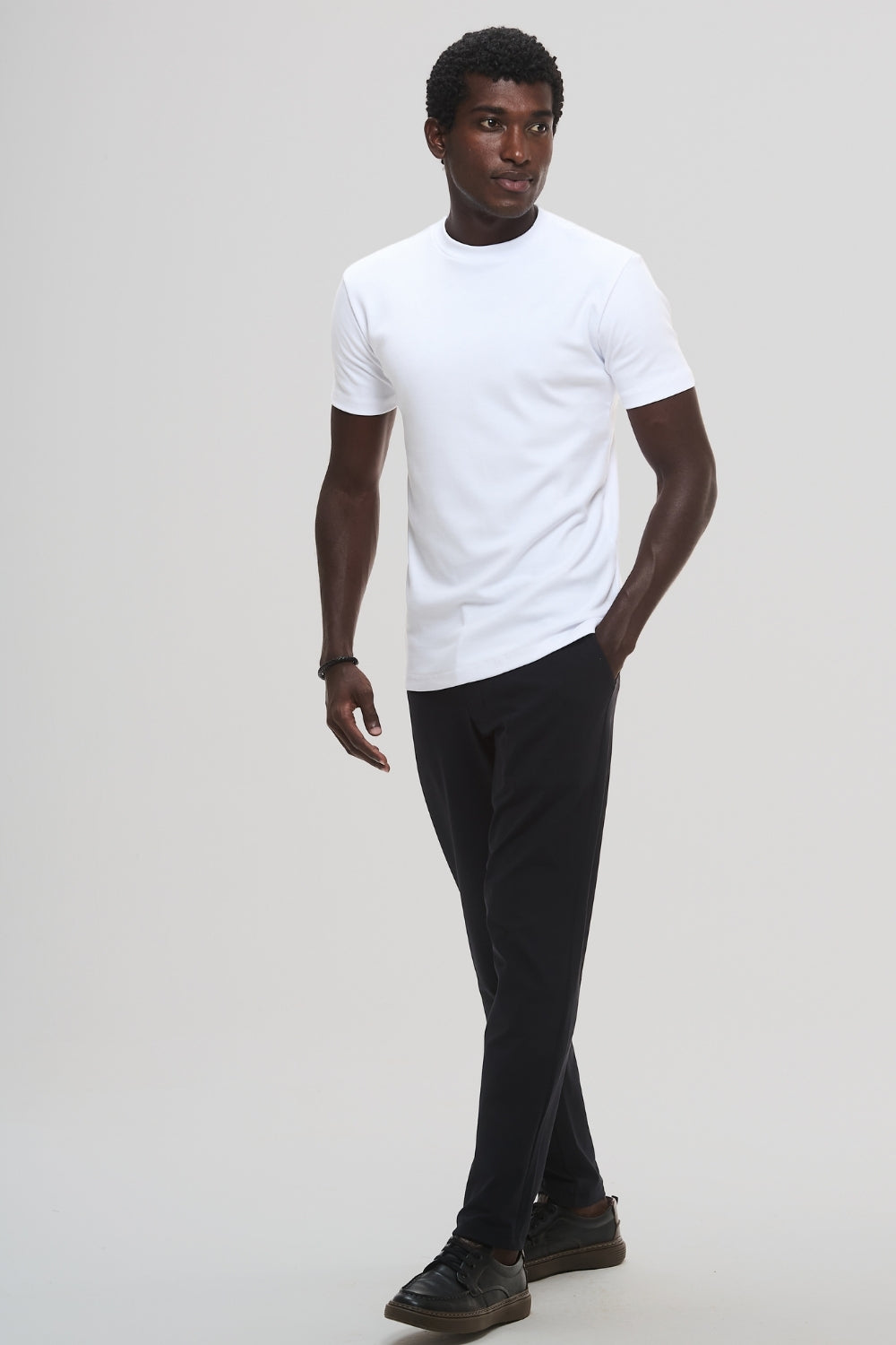 Camiseta Raiz Gola Média · Branco Essência – Algodão Egípcio