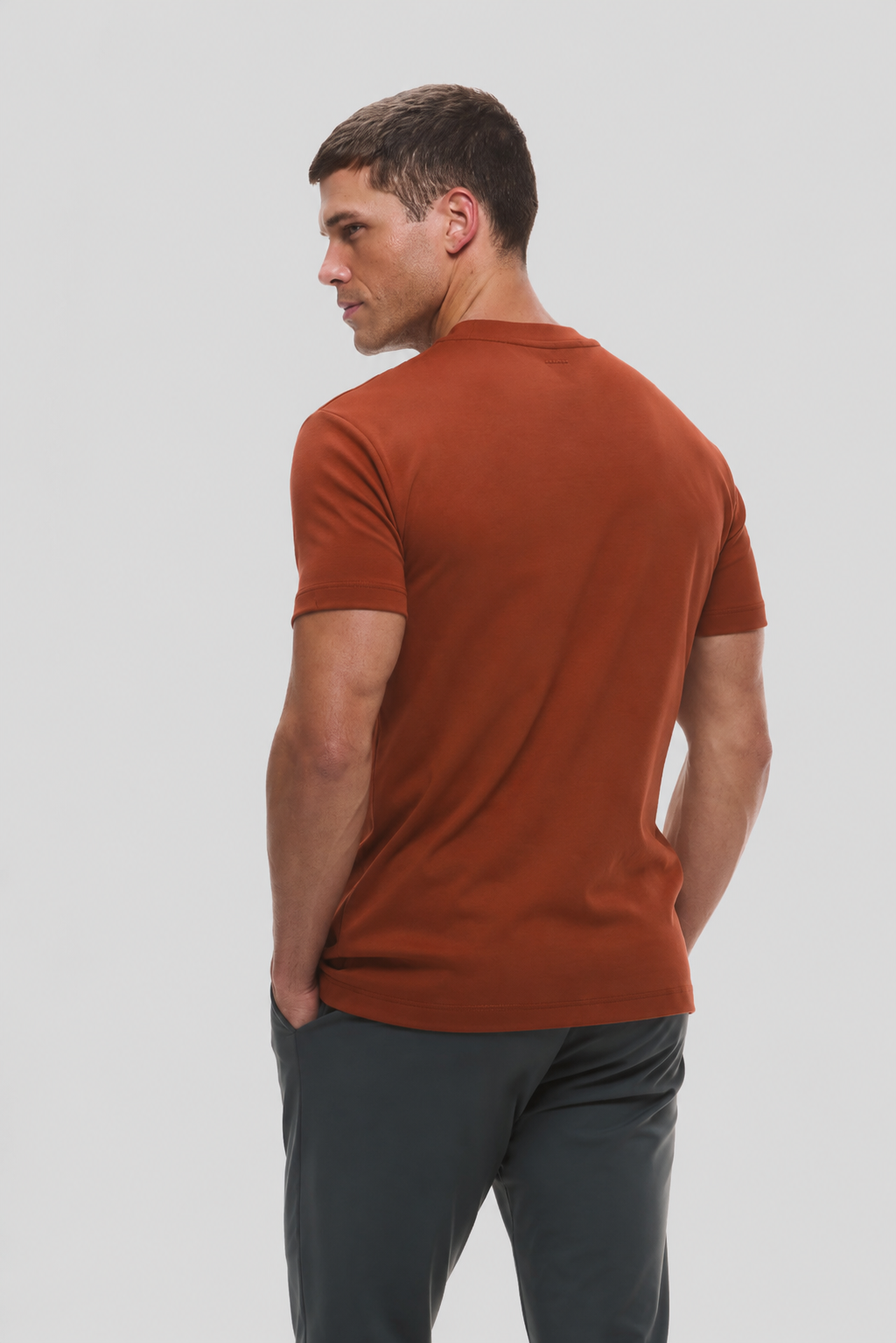Camiseta Raiz Gola Média · Jatobá – Algodão Egípcio