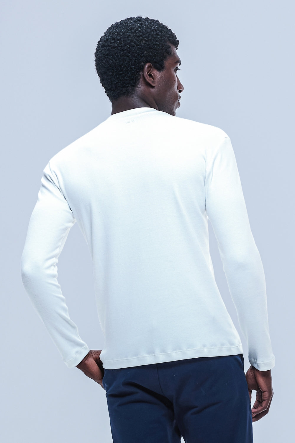 Camiseta Raiz  Manga Longa Gola Média · Branco Essência – Algodão Egípcio