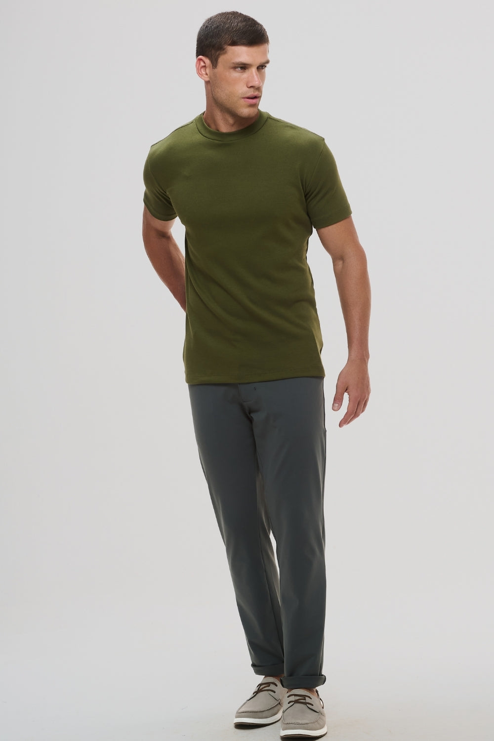 Camiseta Raiz Gola Média · Verde Cerrado – Algodão Egípcio